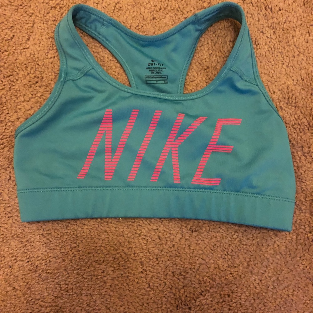 Nike women’s sports bra small